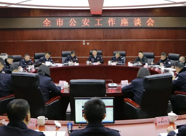 锚定金融强国建设目标， 坚决做到监管“长牙带刺”、有棱有角