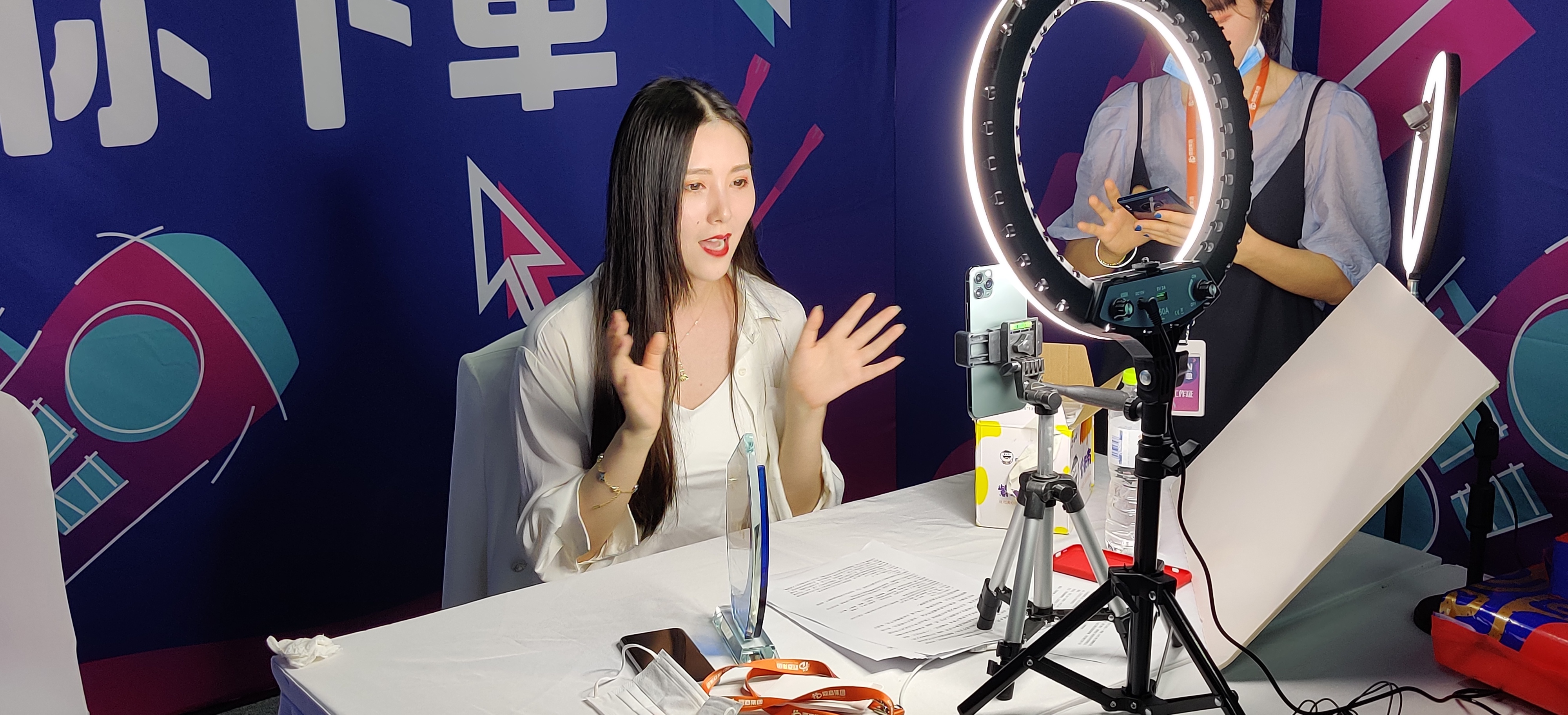直播电商： 2024年的新机遇和风口