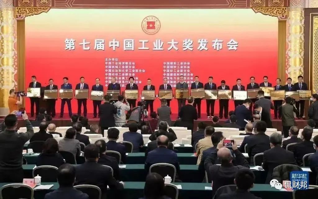 侃财丨原谅他吧