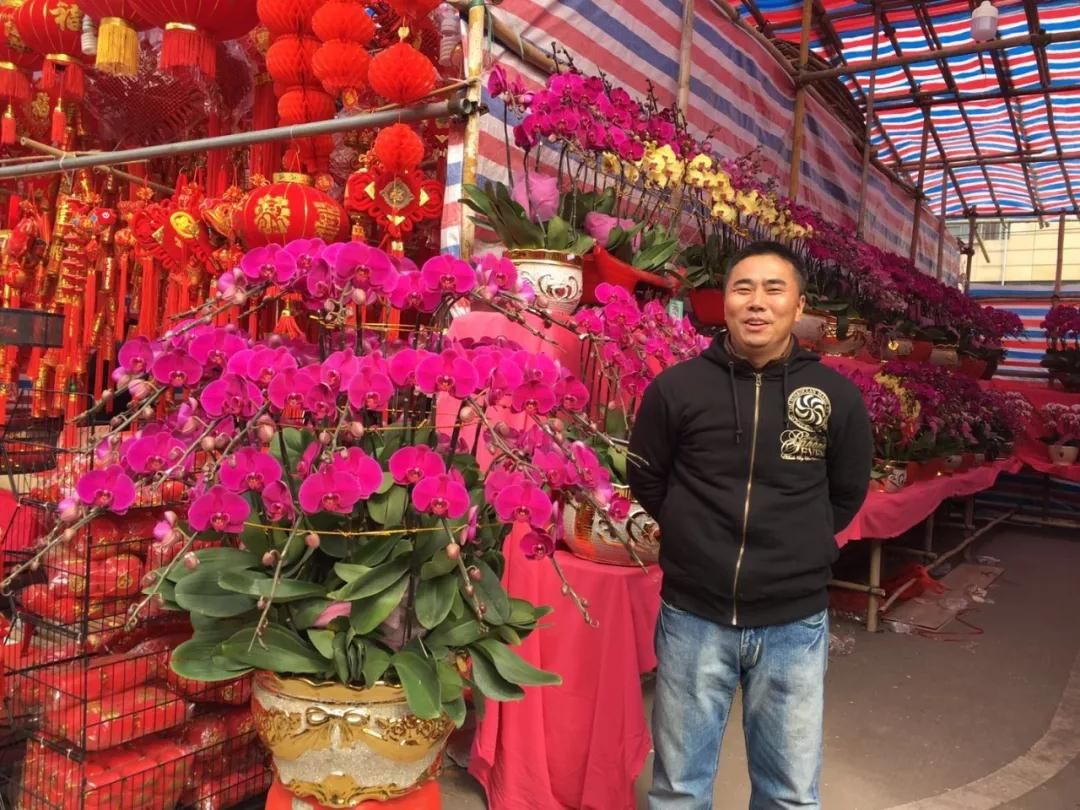 特写：人潮涌动 迎春花市提升深圳消费吸引力