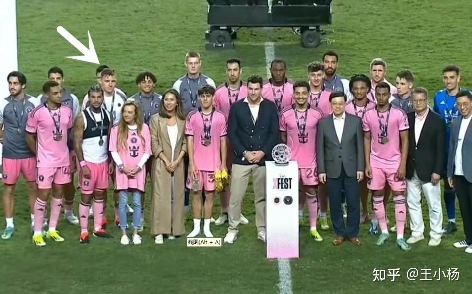 热搜爆了！梅西在日本登场，霍启刚再发声