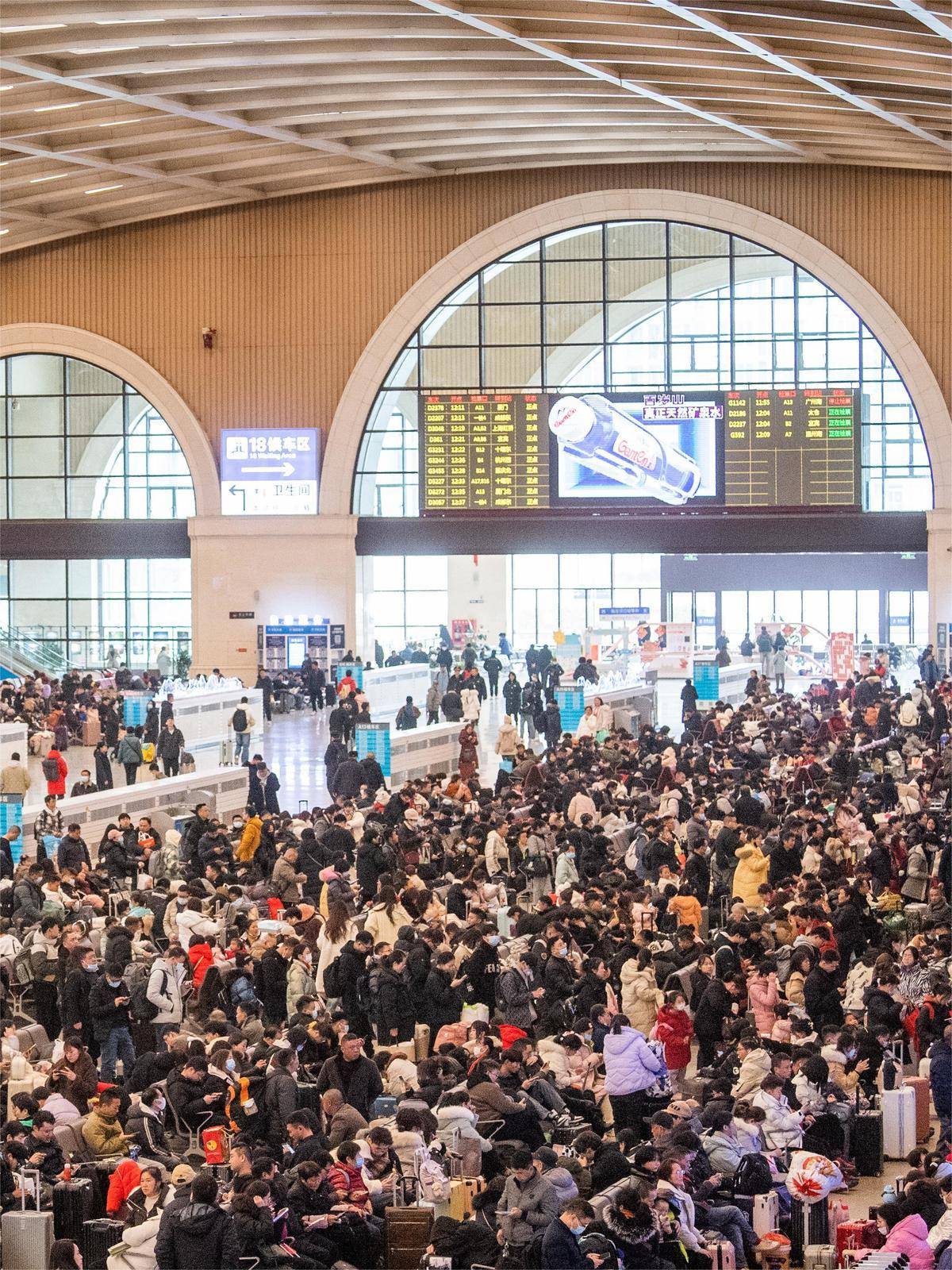 深圳铁路春节3天到发旅客超百万人次