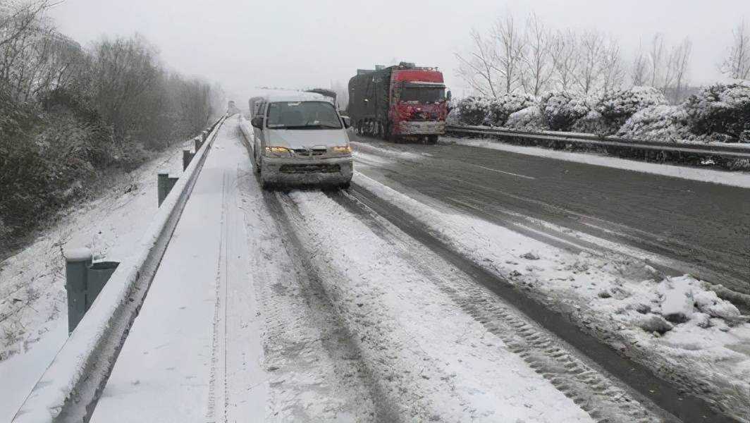 六预警齐发！停航、停运、高速封闭！暴雪、暴雨、大风来袭