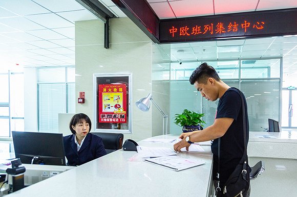 “偷拍风波”中的中国人保：财险原保费收入首破5千亿，承保利润大幅下滑