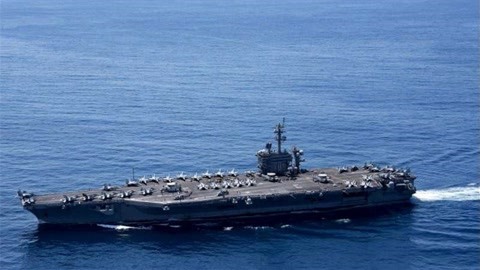 突发！美国航母遇袭？最新回应！
