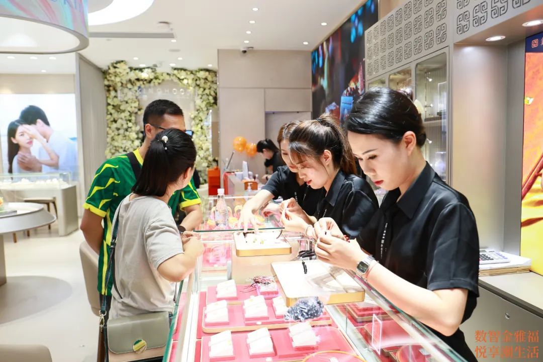 周大福传福限时展于深圳启幕，传承福文化，悦起新篇章