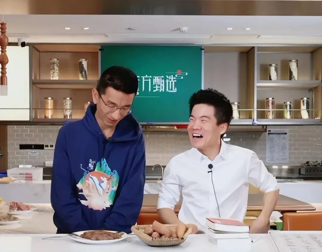 东方甄选涨超9% 孙东旭现身直播间