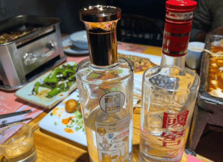 泸州老窖角逐前三落空，三季报利润增速创九年新低，全年目标压力陡增