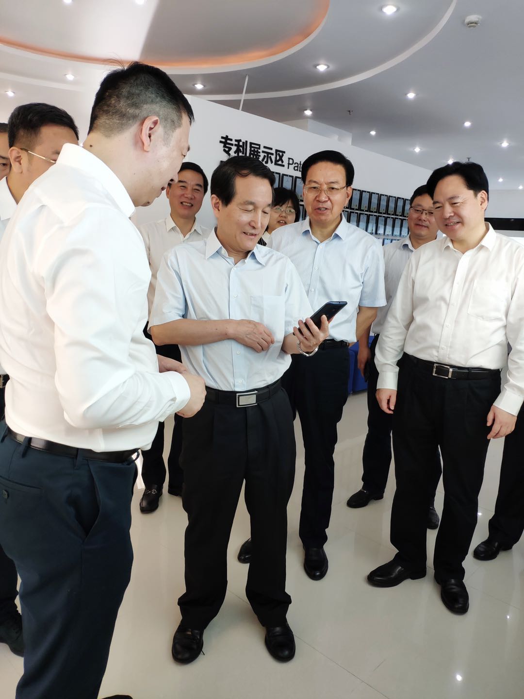 瑞声科技收购初光汽车，手机圈玩家扎堆汽车圈