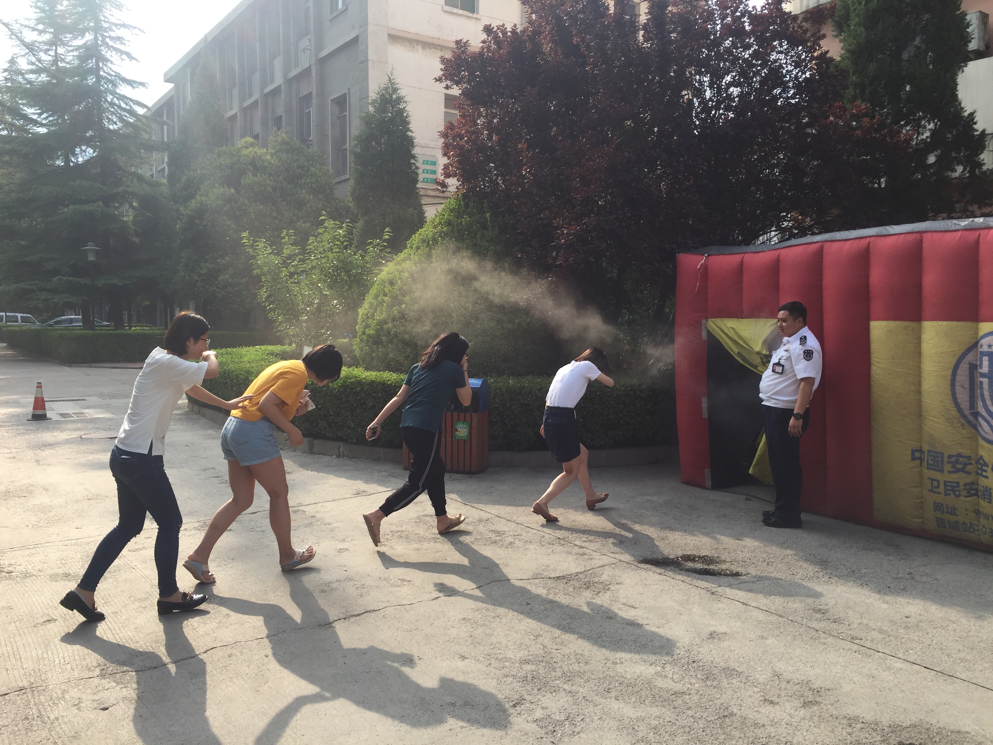 唐中东大使赴援毛里塔尼亚国家公共卫生研究院扩建和升级改造项目现场考察