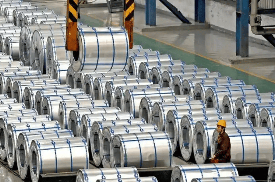 特朗普表示将把钢铁和铝关税提高至50%