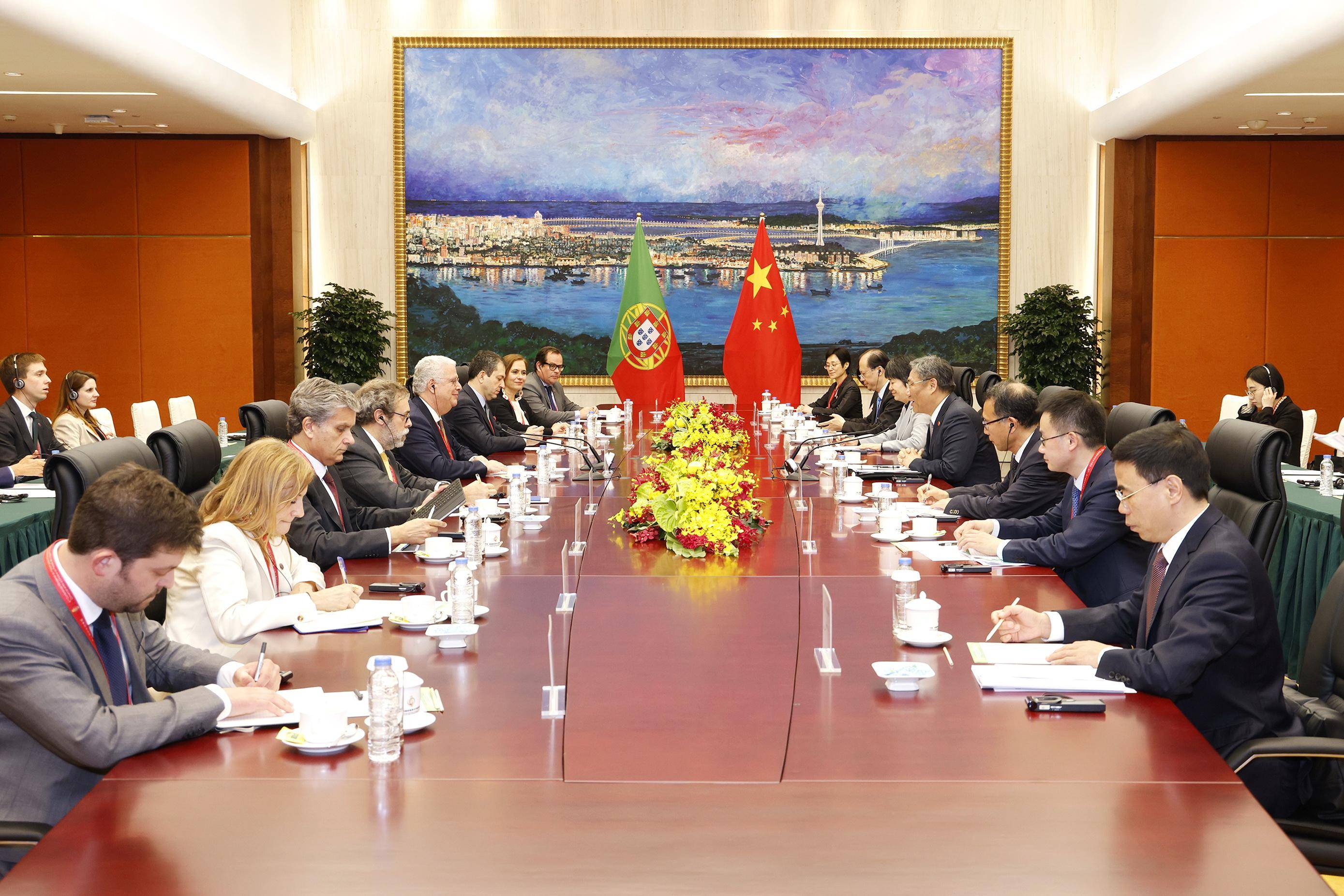 王文涛部长会见澳大利亚贸易部长法瑞尔