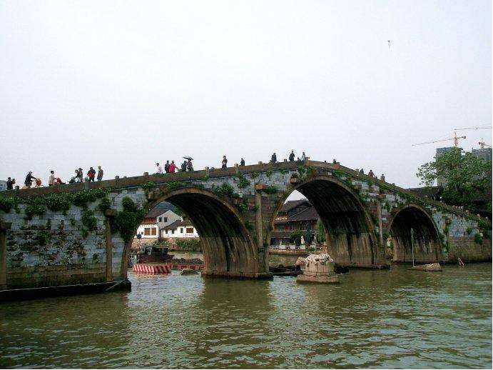 乌镇神话与千镇困局，古镇如何逃离“复制粘贴”？