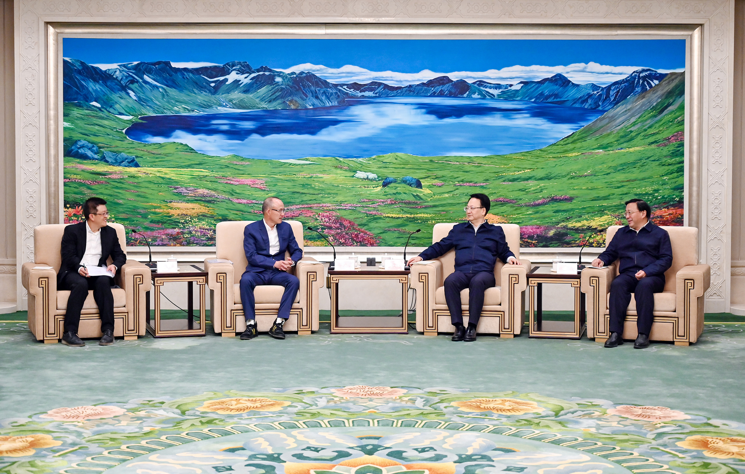 韩俊会见匈牙利农业部部长纳吉・伊什特万