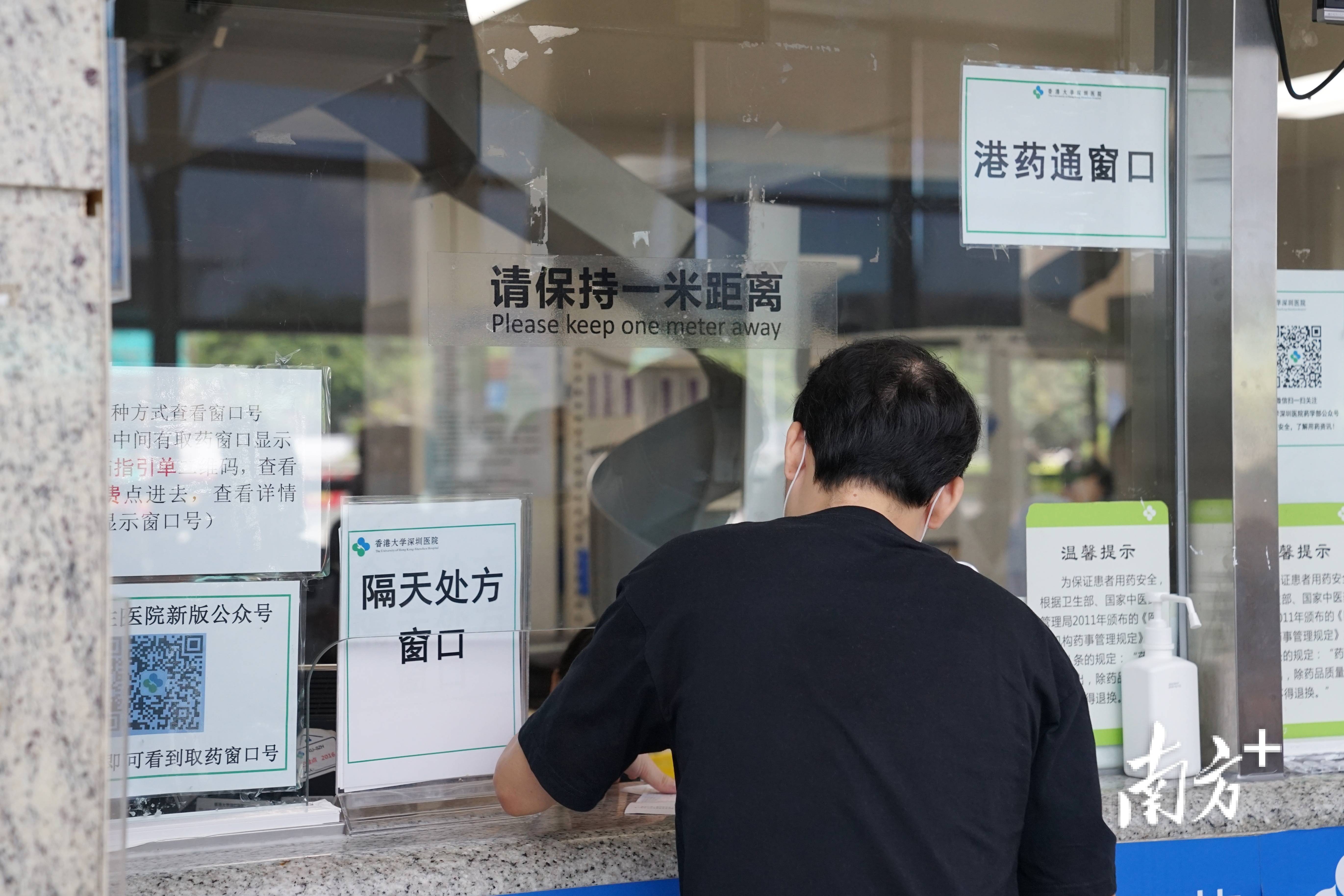 驻几内亚比绍大使杨仁火出席援几比药械交接仪式