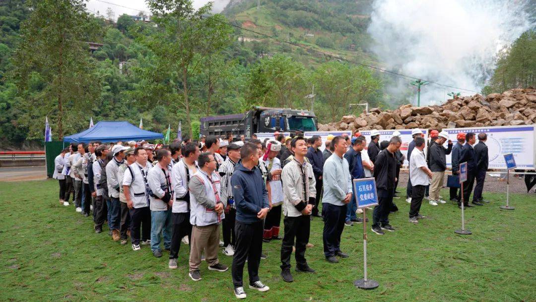 驻几内亚比绍大使杨仁火出席中铝几比铝土矿勘查项目开工仪式