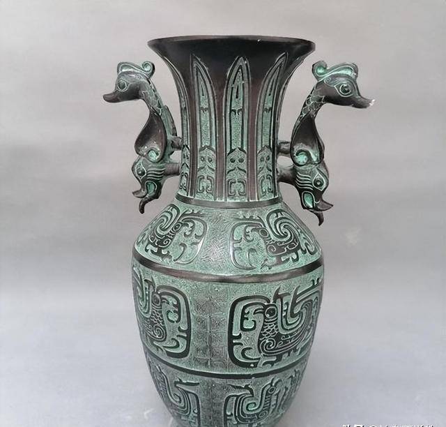 展翅欲飞:青铜器上的凤鸟纹|读懂青铜器