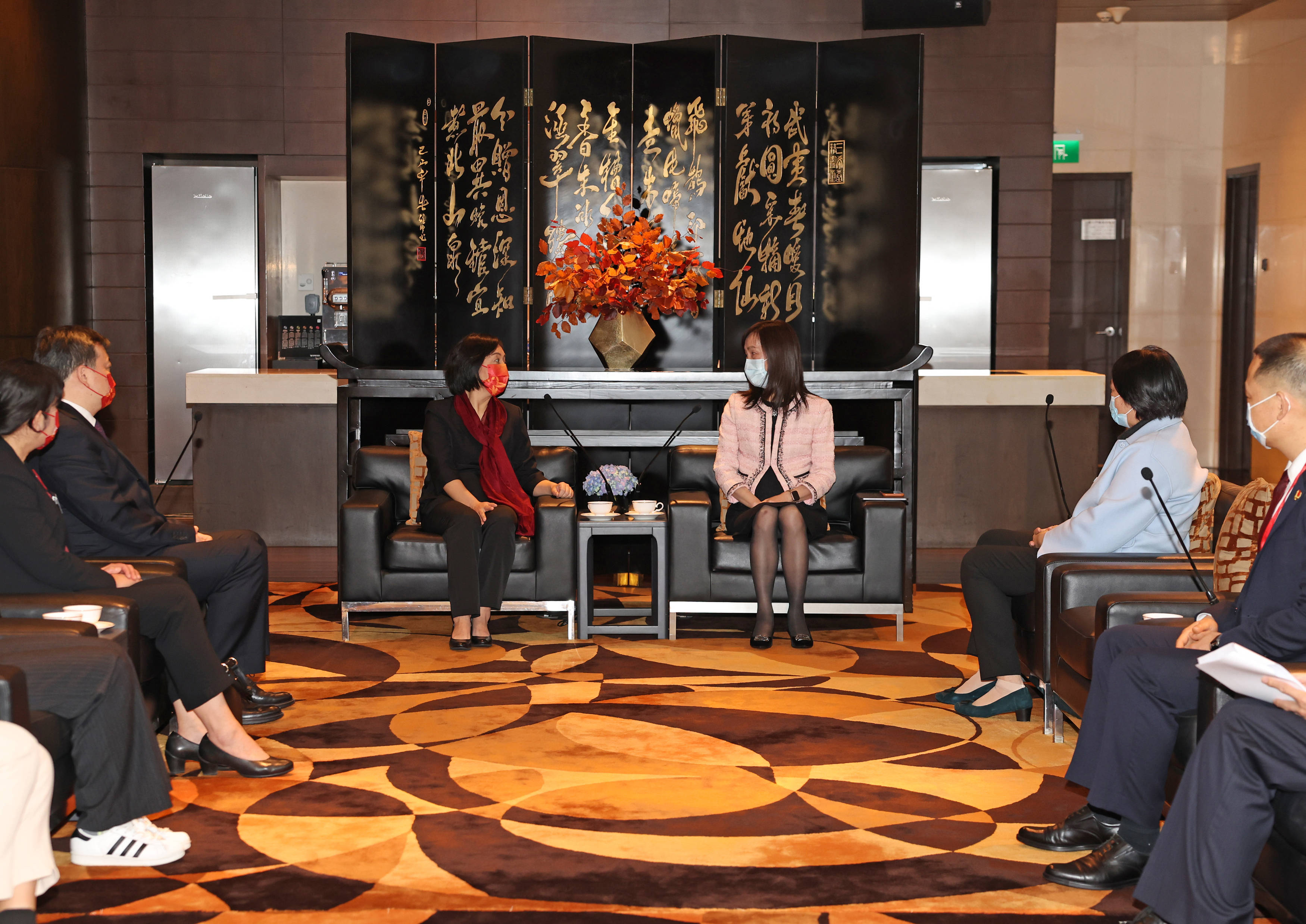 深圳市委书记孟凡利会见澳门特别行政区行政长官岑浩辉