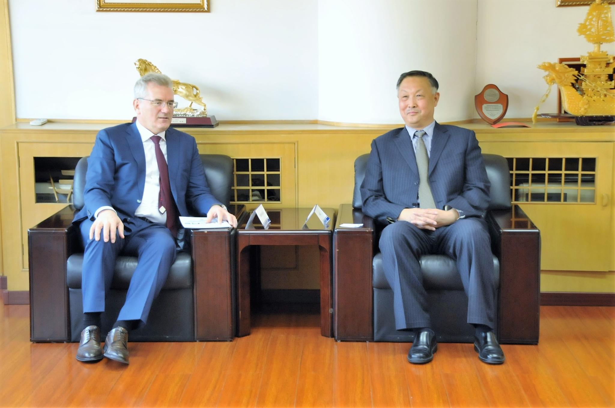 财政部副部长廖岷会见中国美国商会代表团