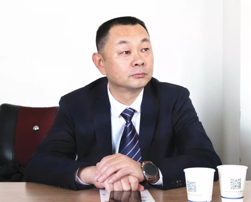 阮德文参赞陪同汤加副首相福希马洛西一行考察援汤农业技术援助项目