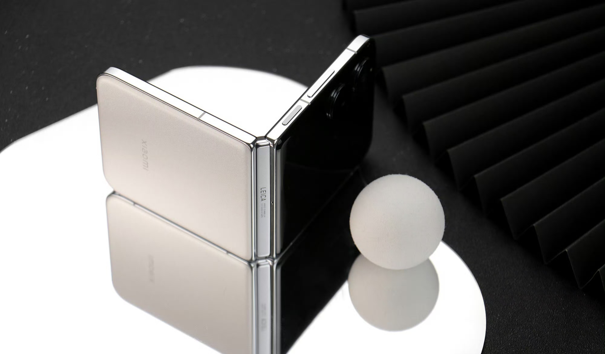 TCL华星供应小米MIX Flip 2、小米YU7显示屏