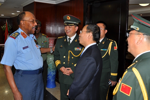 苏丹新任总理宣布重组政府