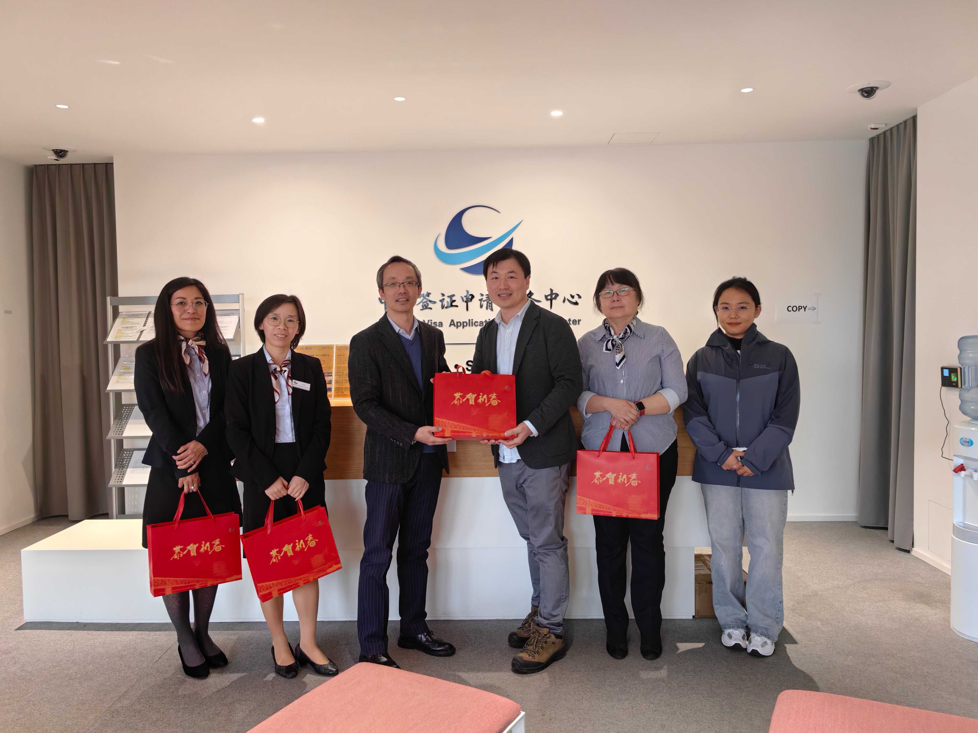 驻非盟使团临时代办张玮调研非洲中国商会