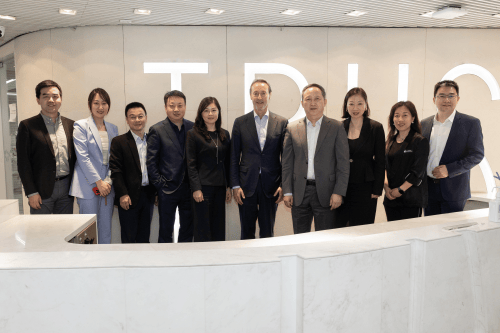 掌舵信美相互人寿八年 杨帆辞任董事长 胡晗接棒