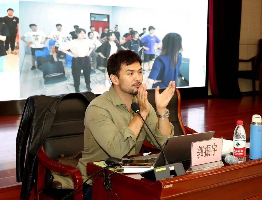 睹物与凝思――郭振宇艺术展