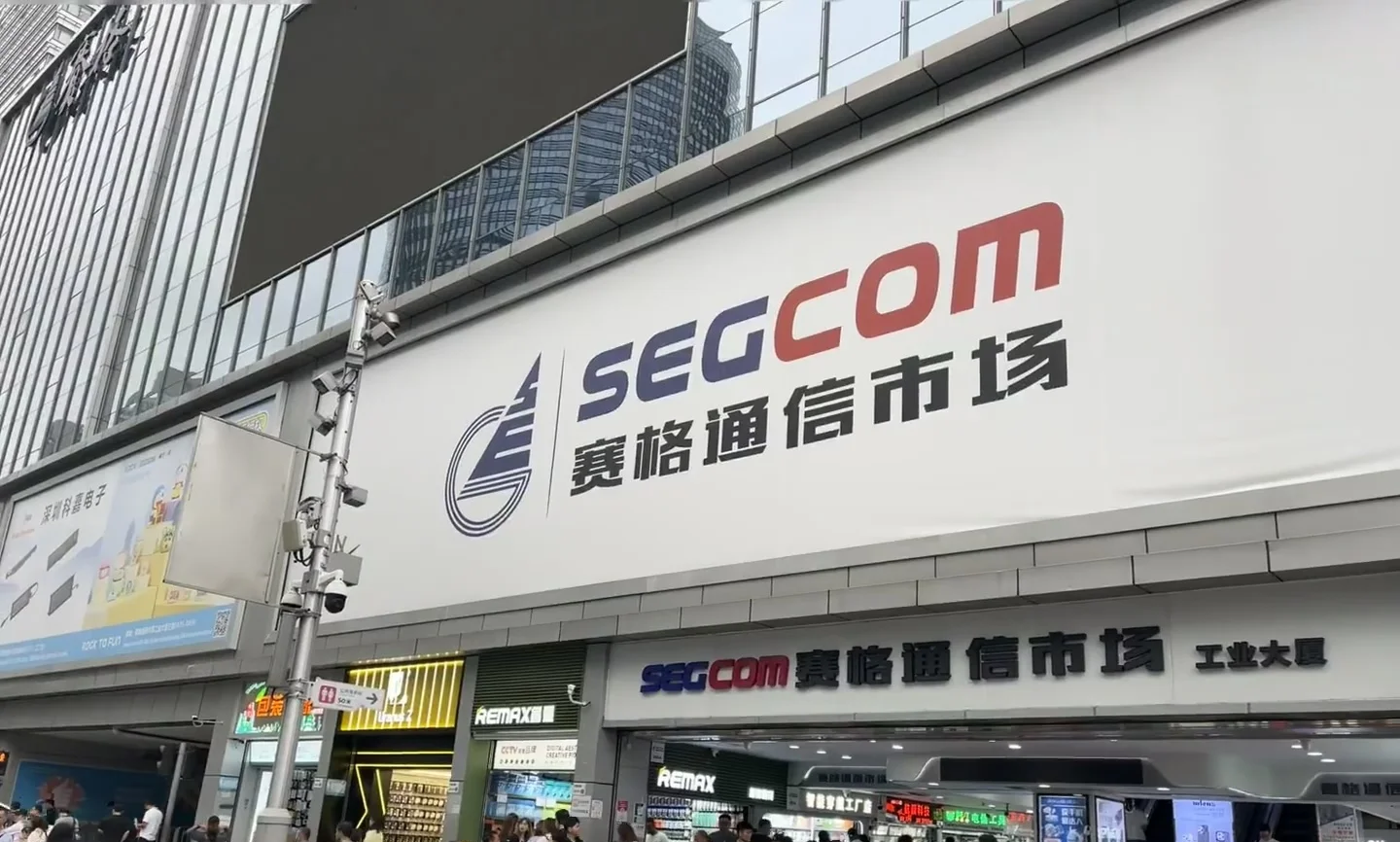 外商涌入华强北“扫货” 人流畅旺折射中国市场强磁力