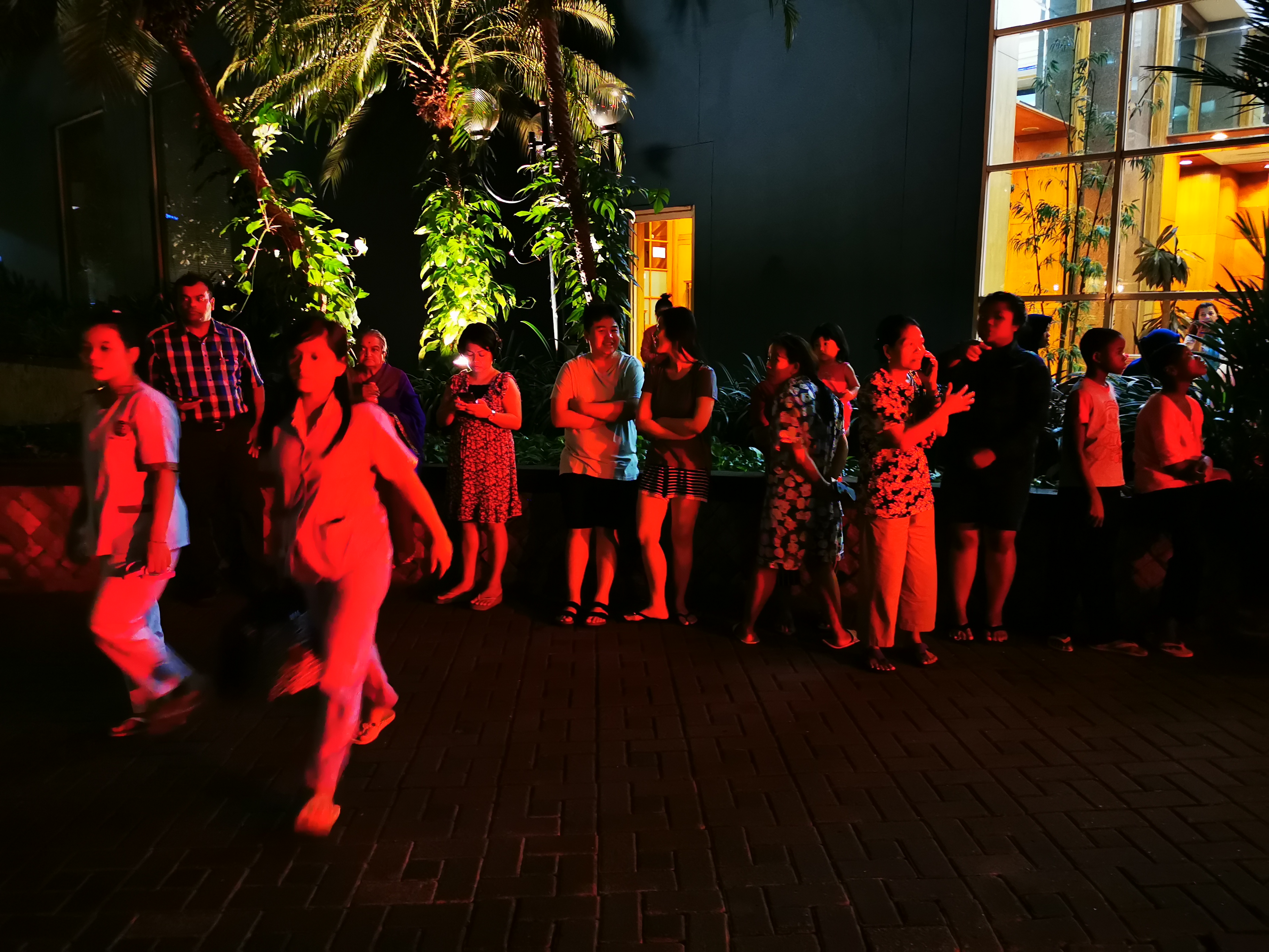 尼媒评首都内环路缺少公厕带来不便