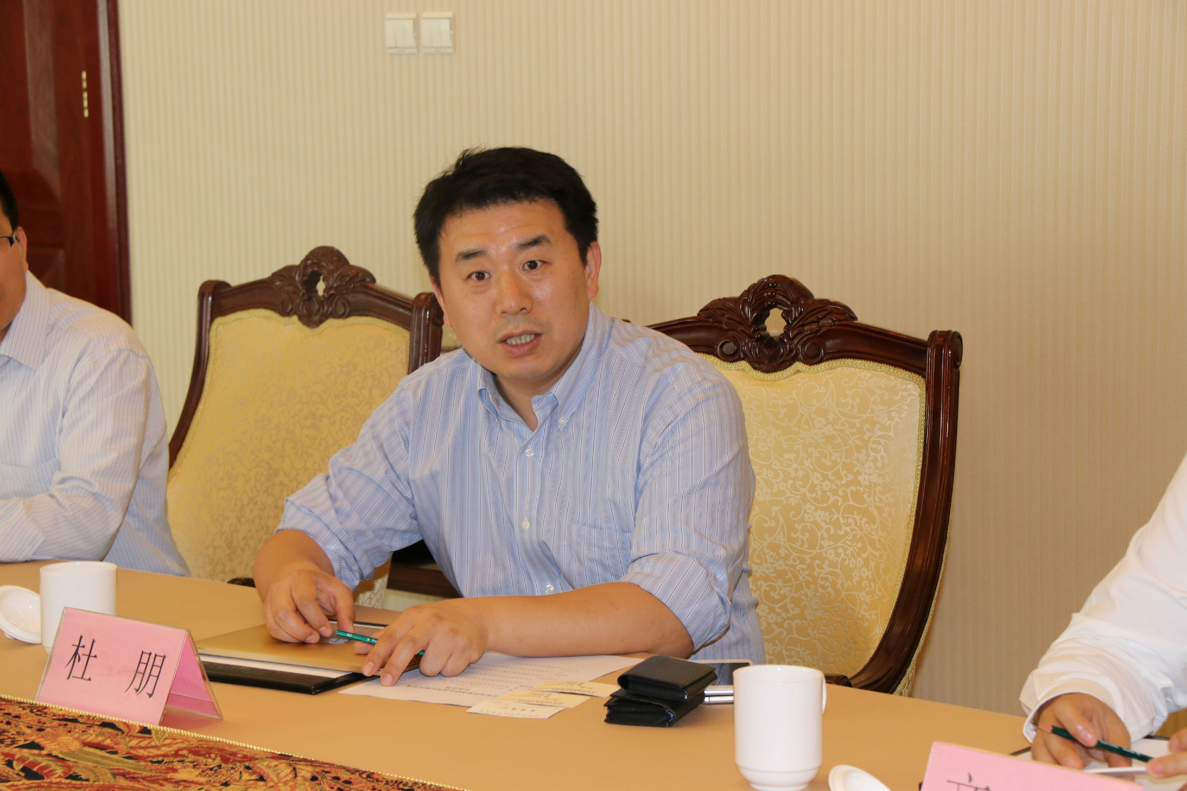 英国汇丰银行一行到访启迪控股