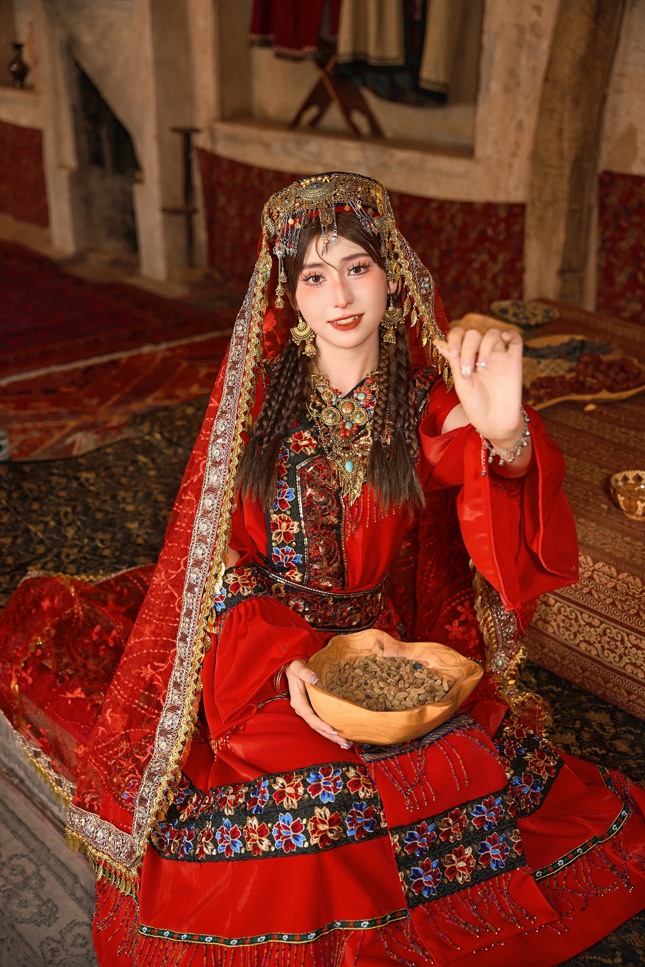 从新疆西藏美术作品展上看靳尚谊的《塔吉克新娘》