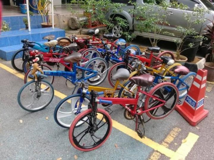 吉内阁临时禁止煤炭陆路出口6个月