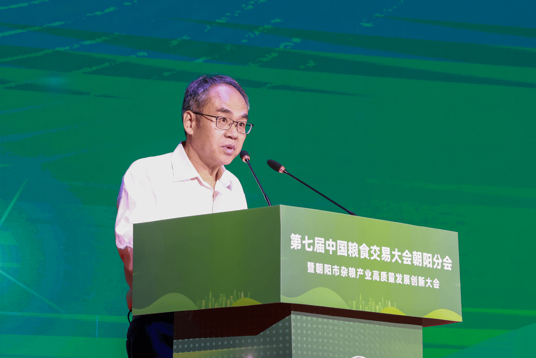 苏里南农牧渔部部长为中国援助项目农业专家颁发证书