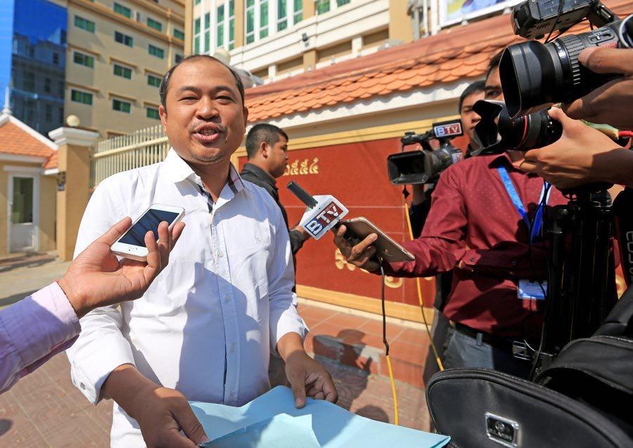 法院因洪森电话案暂停总理佩通坦职务