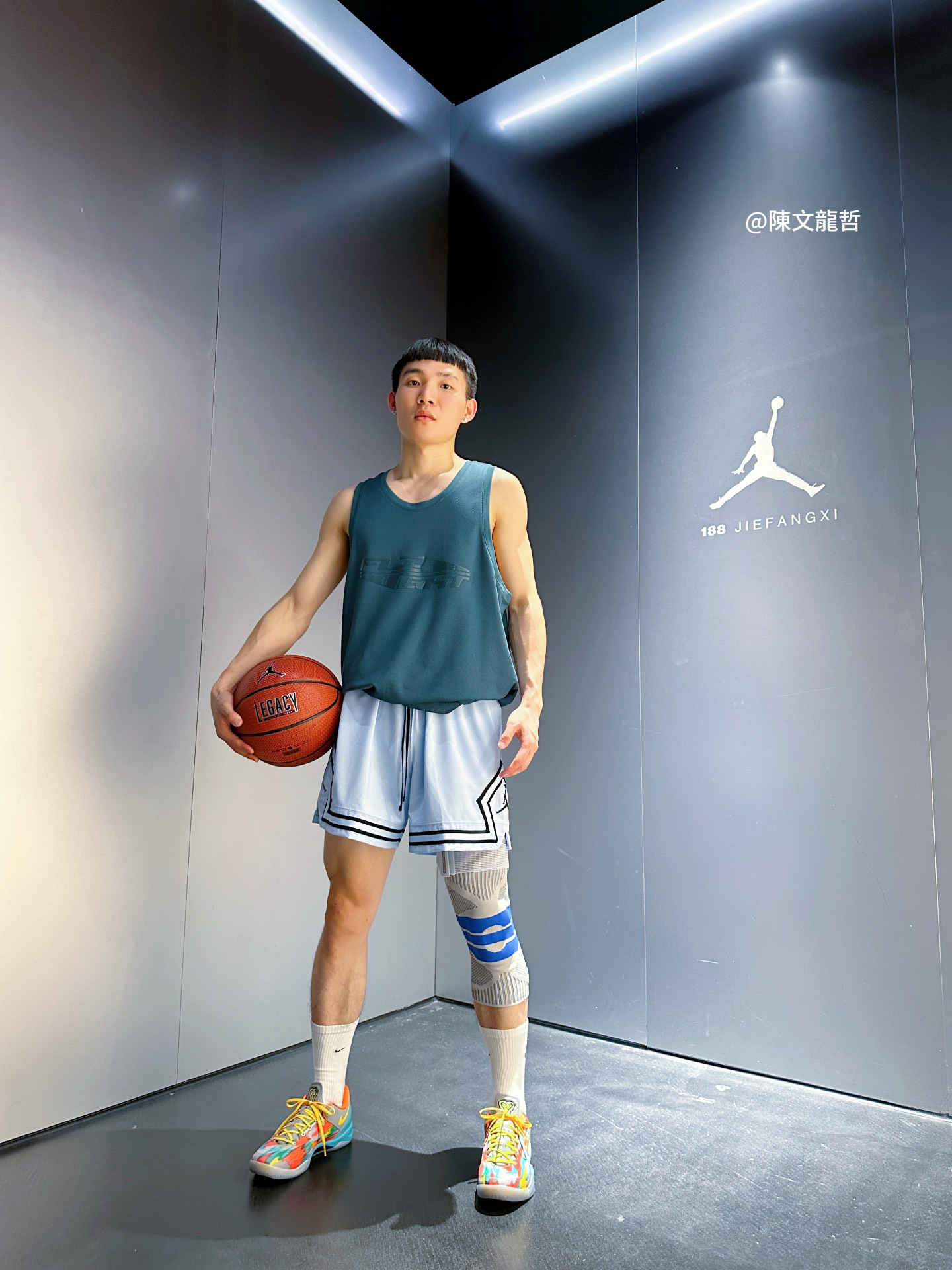 运动品牌高调入局 争相为人形机器人“穿鞋”