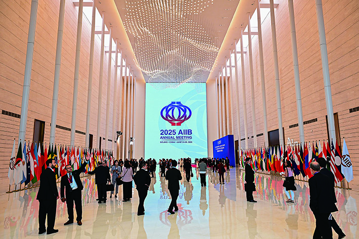 亚洲基础设施投资银行已对塔投资4.105亿美元