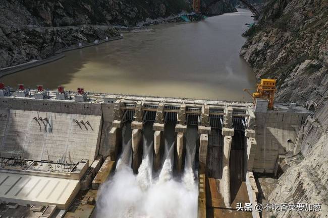 雅江水电站概念股延续强势 西藏天路等竞价涨停