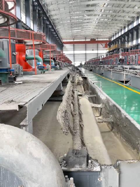 6名大学生参观企业时不幸溺亡，中金黄金股价大跌