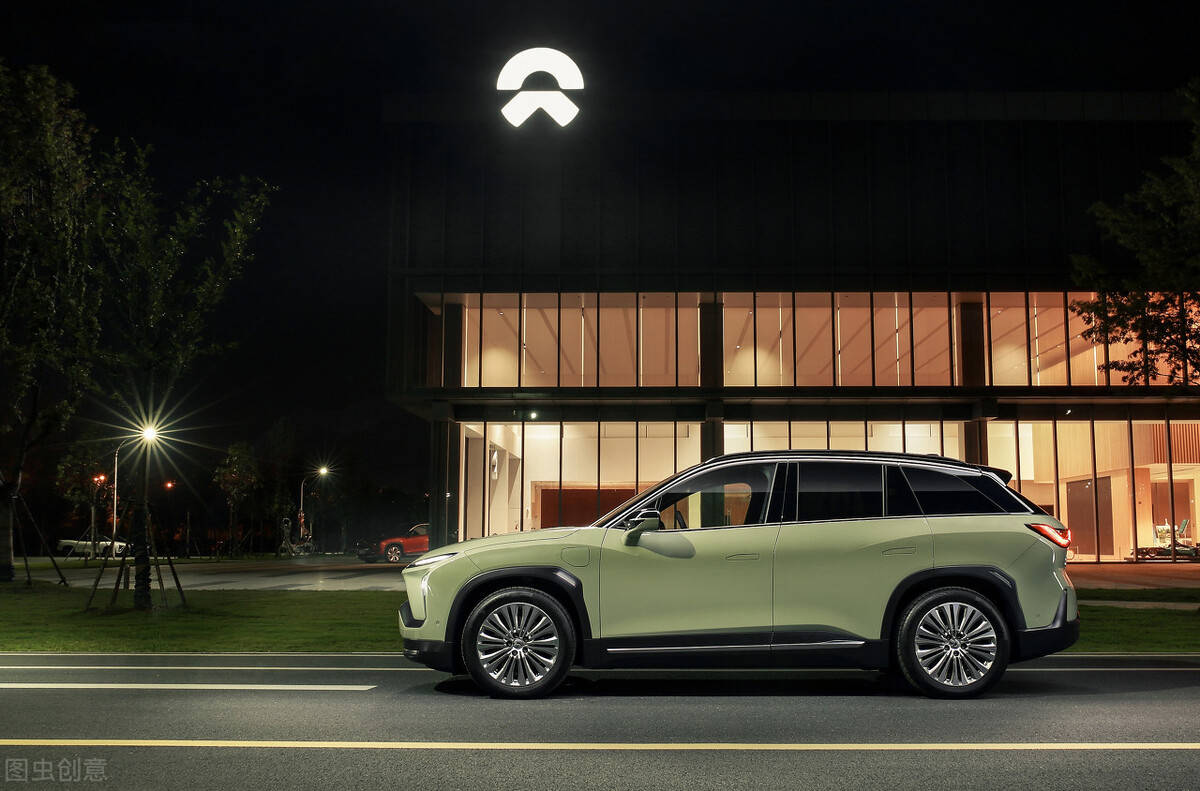 天府机场一辆汽车失控？比亚迪紧急辟谣