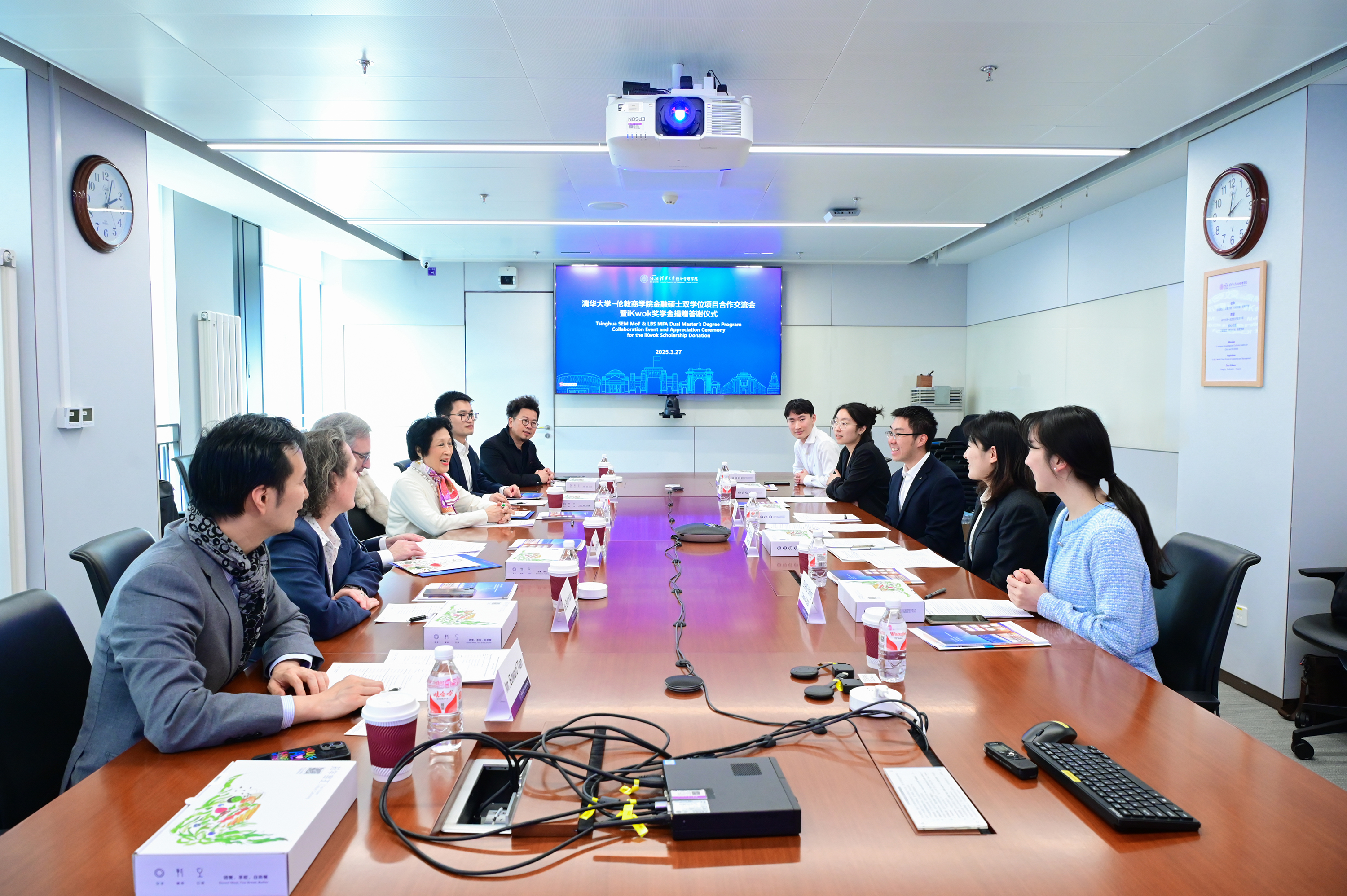 驻非盟使团团长蒋烽大使会见非洲中国商会会长李庆勇