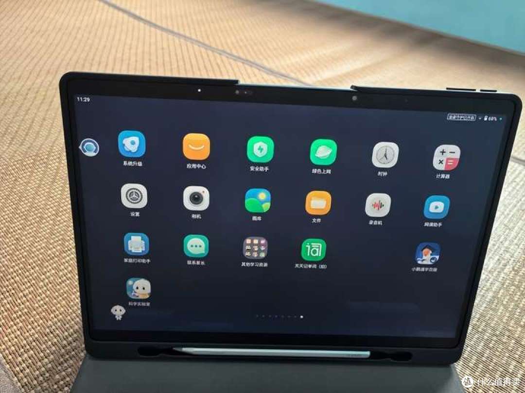 科大讯飞AI学习机荣膺WAIC 2025“镇馆之宝”，蝉联教育领域顶级奖项