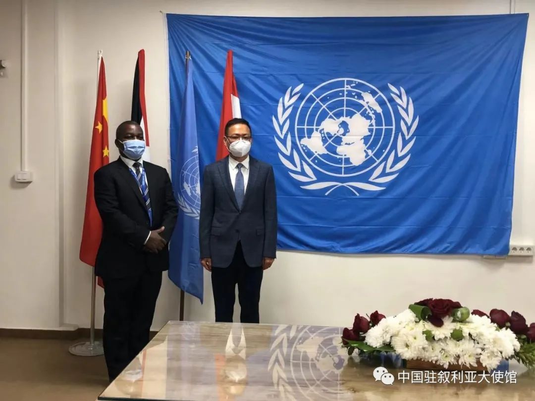 唐中东大使出席援毛防疟疾药浸蚊帐首批交接仪式