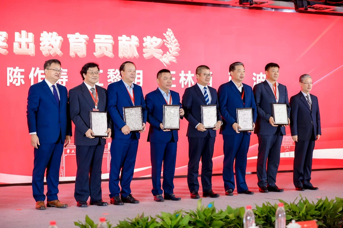 汪林朋身故 居然大厦慰问者众