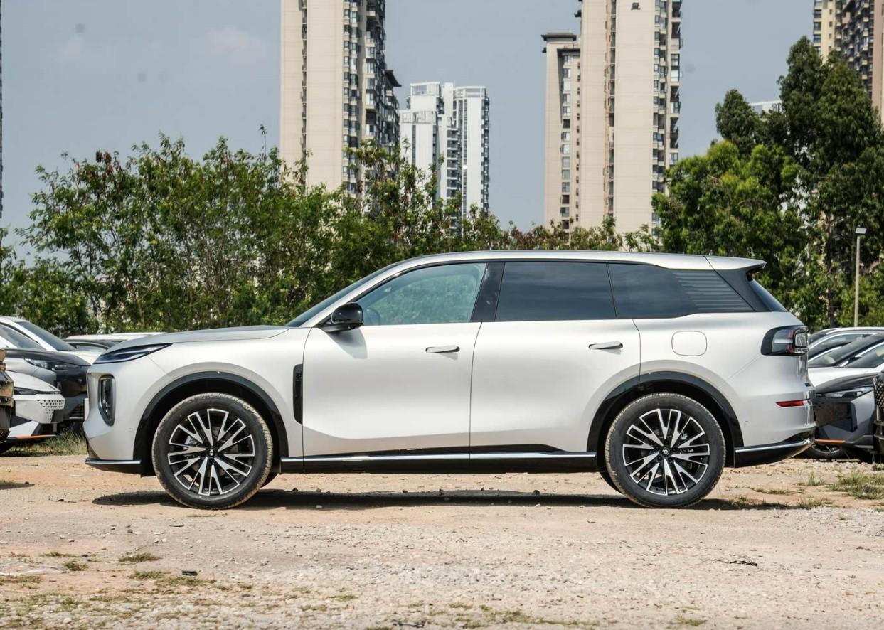 中国长安汽车启航：启源、深蓝、阿维塔三品牌齐发挑战性目标