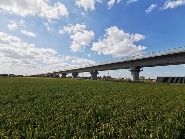 阿格达姆-汉肯迪铁路项目将于2026年完工