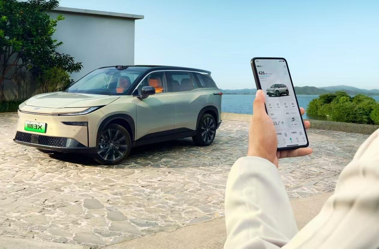 高阶智驾免费狂奔 “靠软件挣钱”无望？