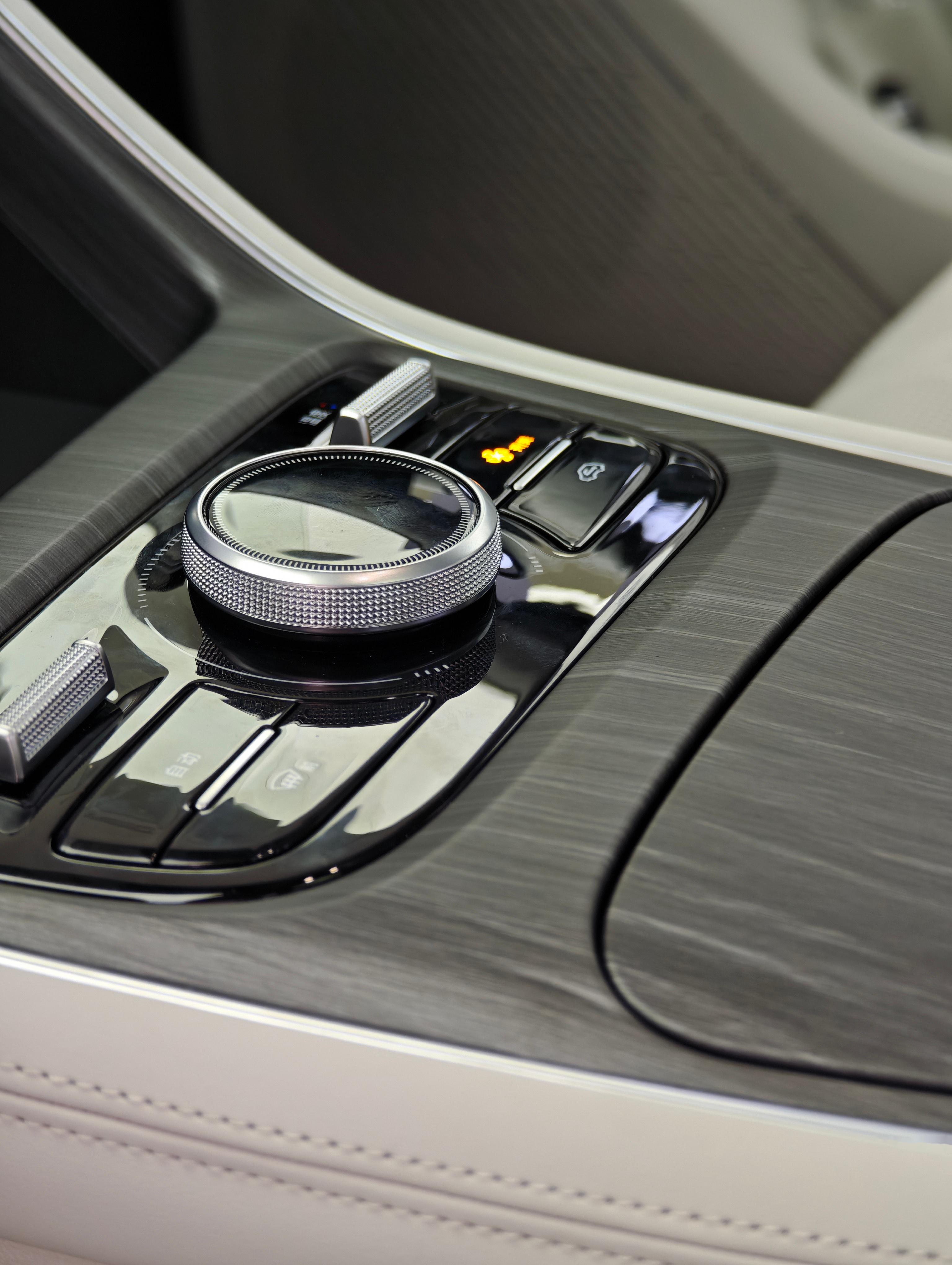 吉利银河A7上市 弥补中型轿车布局空白