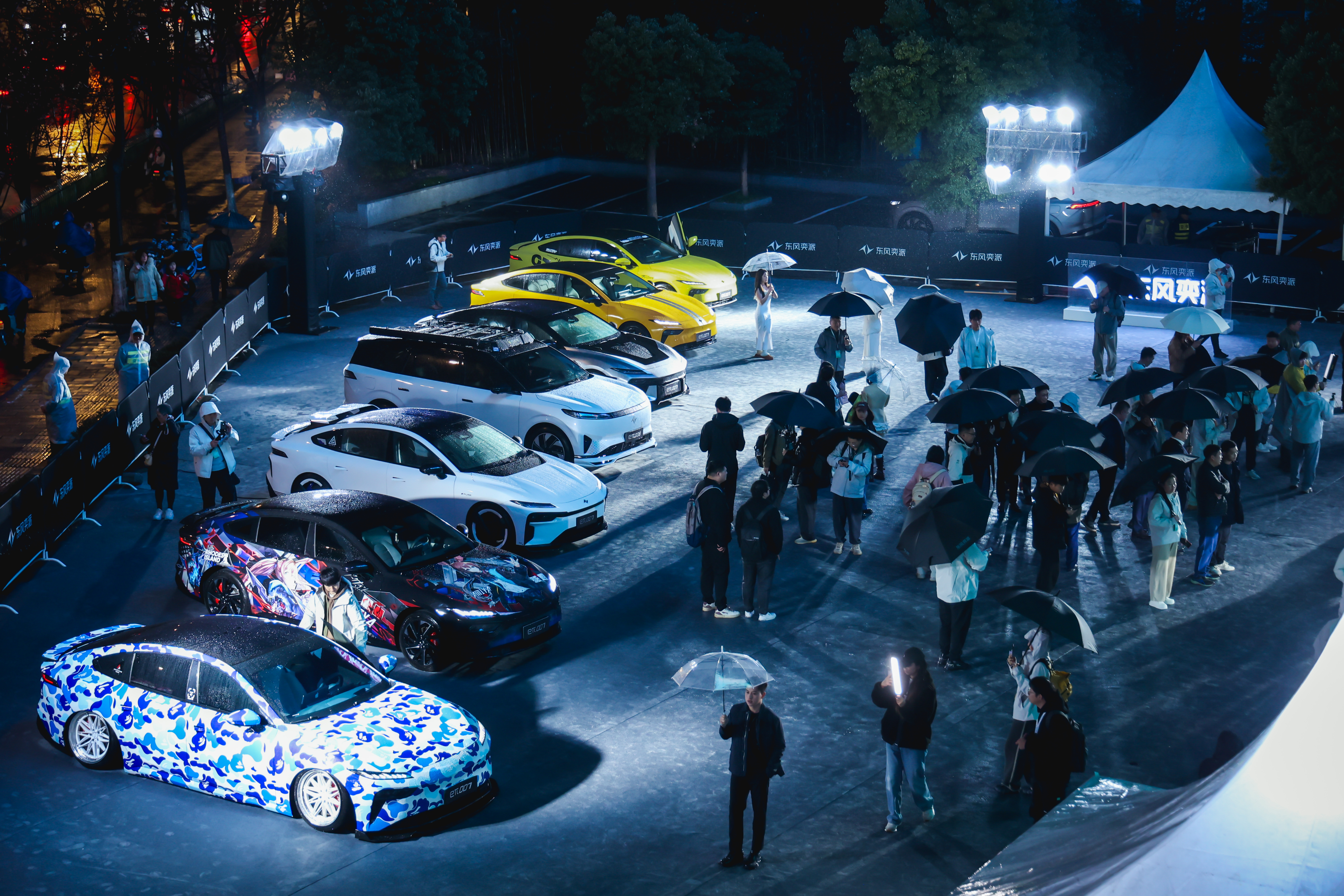 东风奕派科技打响“第一枪” 首款全新战略车型风神L8开启预售